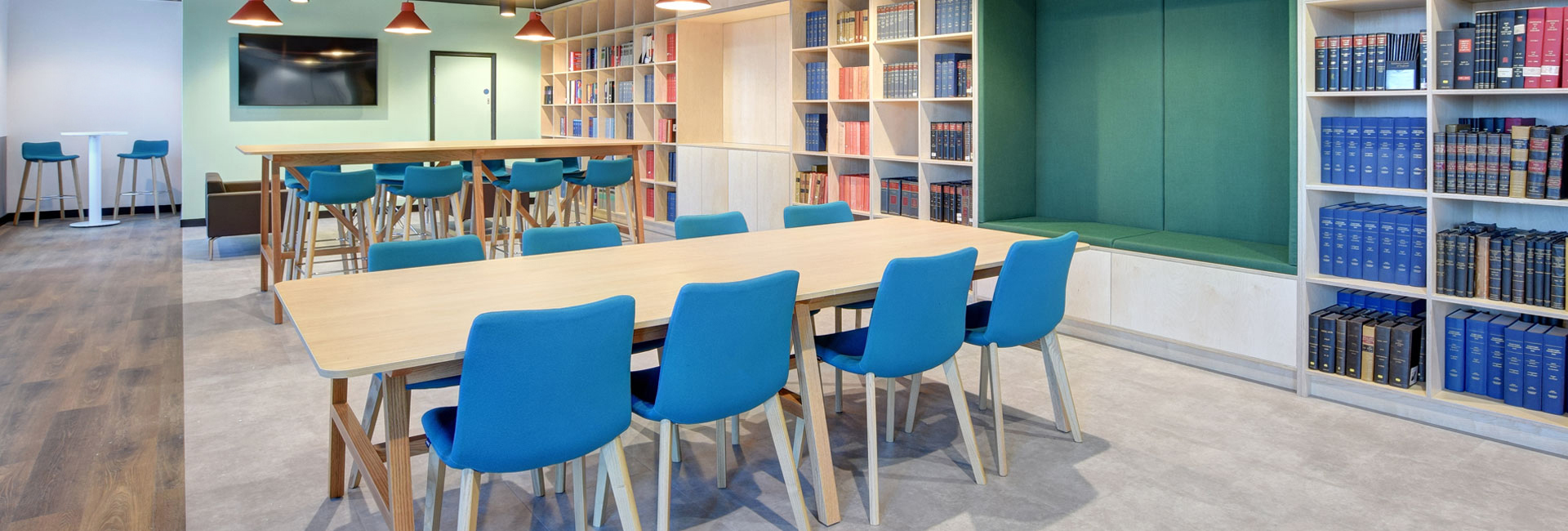 Collaborative work tables installation