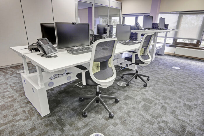 Electric height adjustable desk