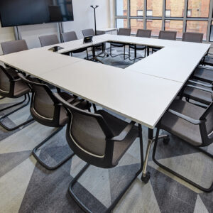 Large reconfigurable meeting table
