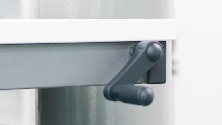 Manual adjustable office desk